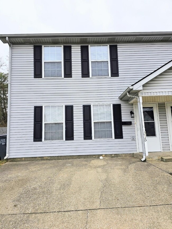 Building Photo - 315 Turfway Dr