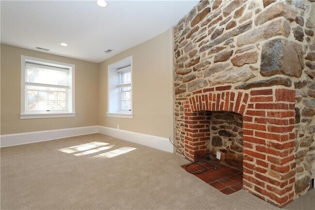 Building Photo - 4355 Old Bethlehem Pike