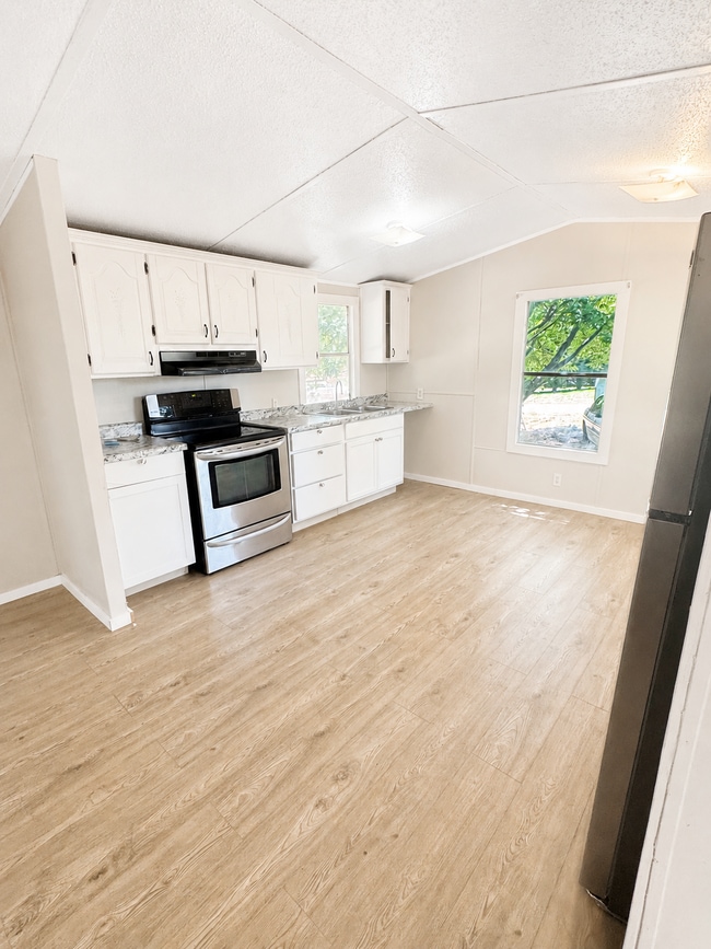 Building Photo - 325 Green Dragon Dr