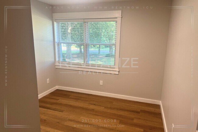 Building Photo - Stunning 3 Bedroom Home in West Mobile!