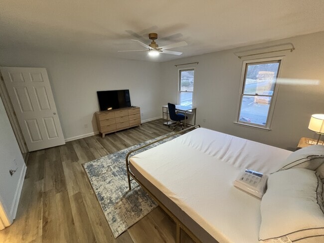 Building Photo - 77 Forest Oaks Dr