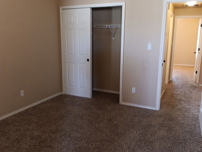 Building Photo - 4 Bedroom, 2 Bathroom! Lovely Home! Schedule a Showing!