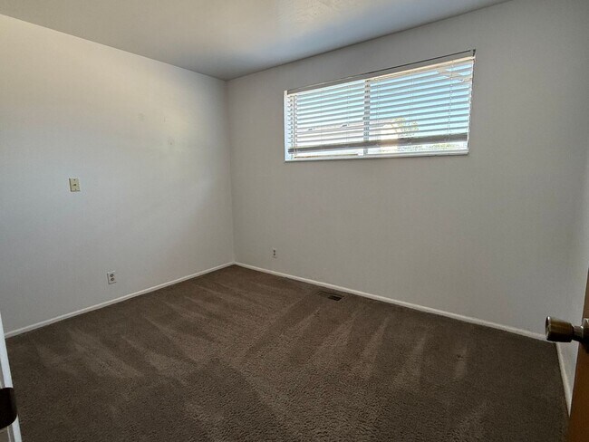 Building Photo - SINGLE FAMILY HOUSING -  2 bed/1 bath in Orem