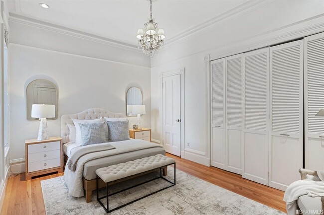 Building Photo - NEW! Stunning Pacific Heights Top-Floor Co...