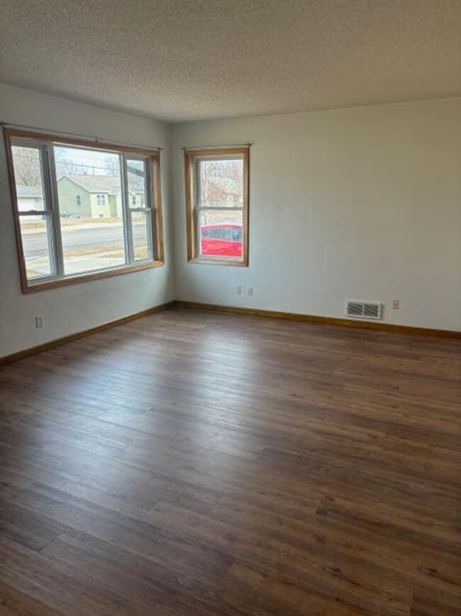 Building Photo - 3 Bedroom 1 Bath Home in St. Joseph!