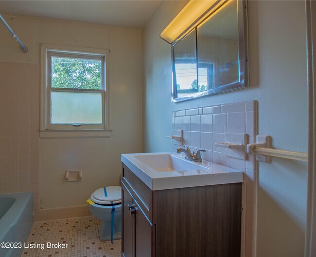 Building Photo - 3311 Dogwood Dr