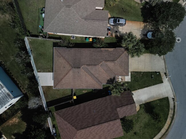 Building Photo - Beautiful 3 Bedroom Home in Destin. Beachside of Hwy 98!