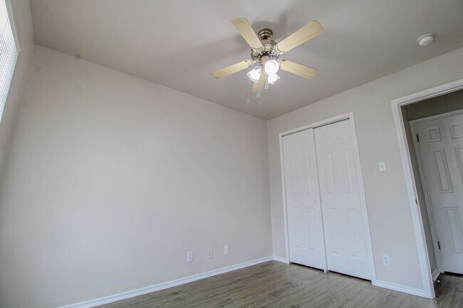 Building Photo - 9331 Gillcross Way