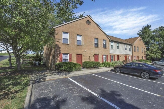 Building Photo - 1211 Rivercrest Dr S