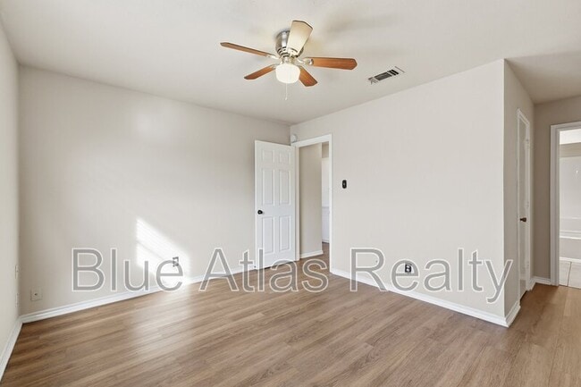 Building Photo - 702 Skyline Dr