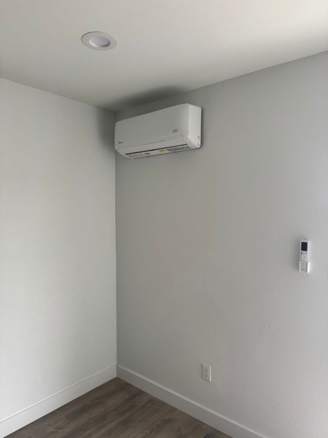 Building Photo - 1487 Claremont Pl