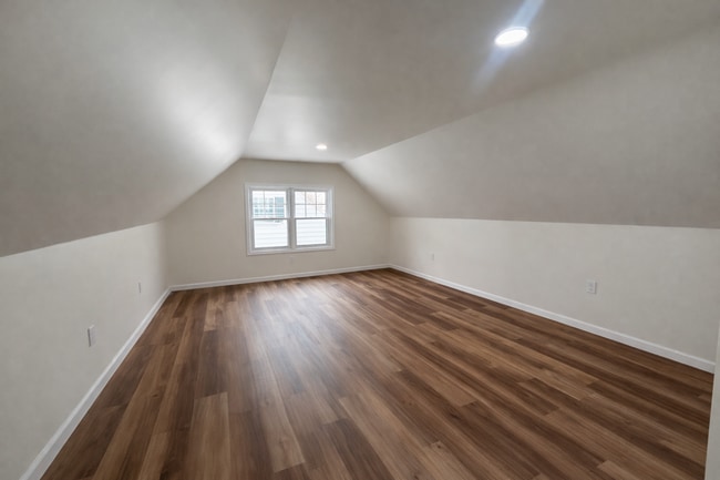 Building Photo - Updated 3BR Home with Garage and Fenced Yard