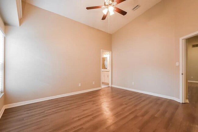 Building Photo - 87 Pine Forest Pl