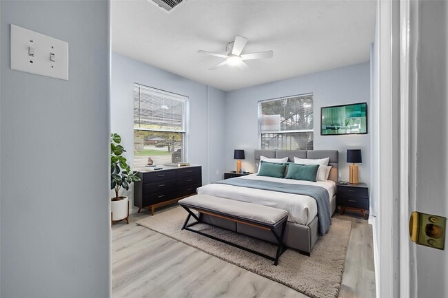 Building Photo - 914 Purdy