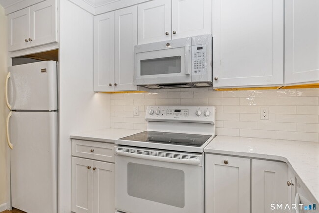 Building Photo - 17 Artic St