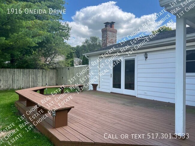 Building Photo - 1916 Oneida Dr