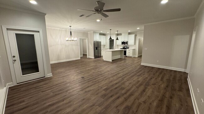 Building Photo - 113 Elliott Dr