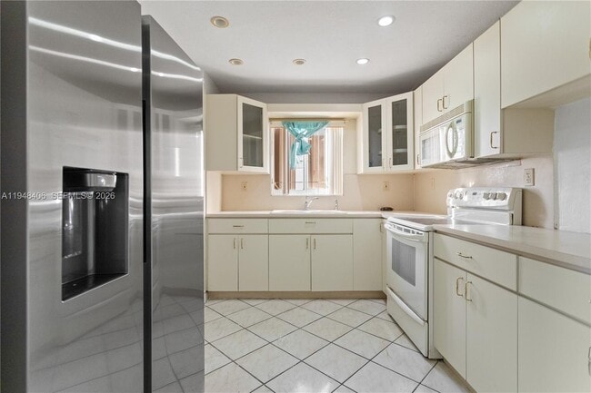 Building Photo - 3521 NW 18th Pl