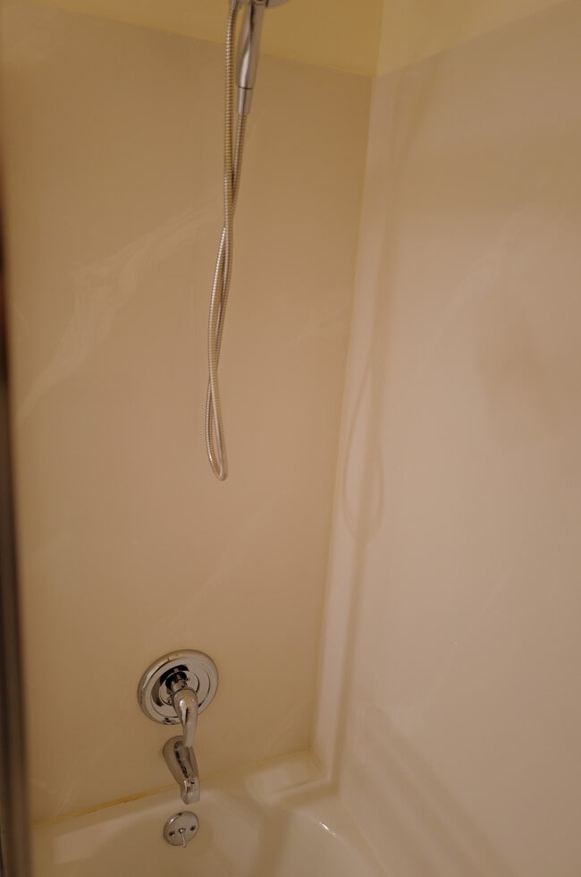 Building Photo - 800 Hamlet Cir S