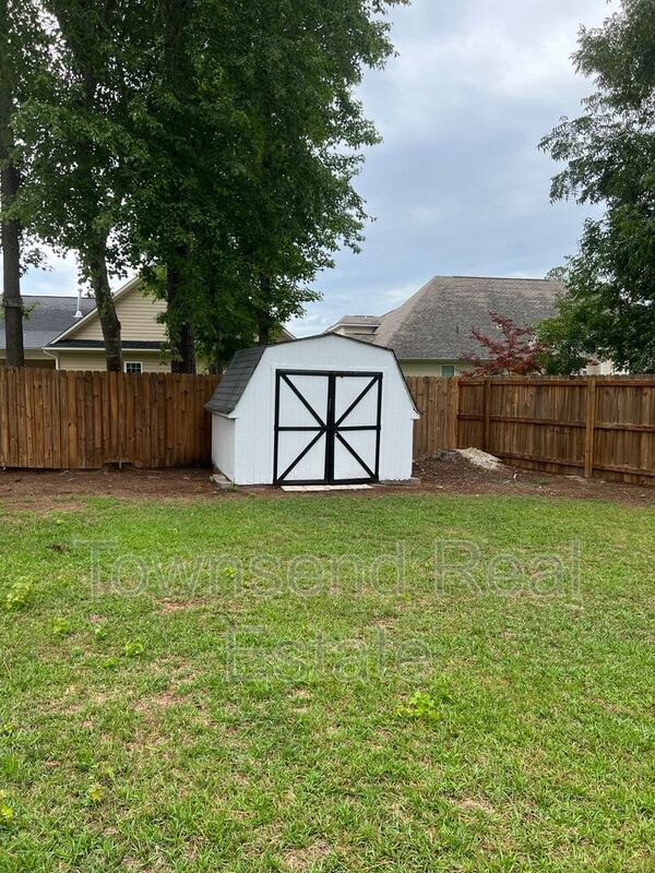 Building Photo - 303 Wagoner Dr