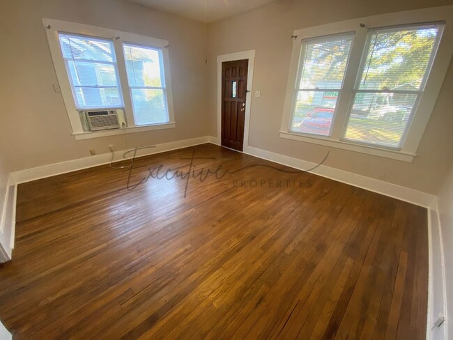 Building Photo - Modern Upgrades + Classic Charm – 2BR Dupl...