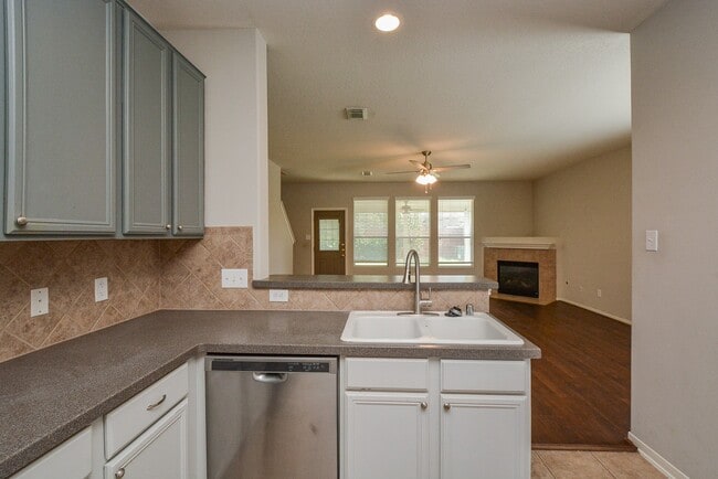 Building Photo - 15506 Hickory Dale St