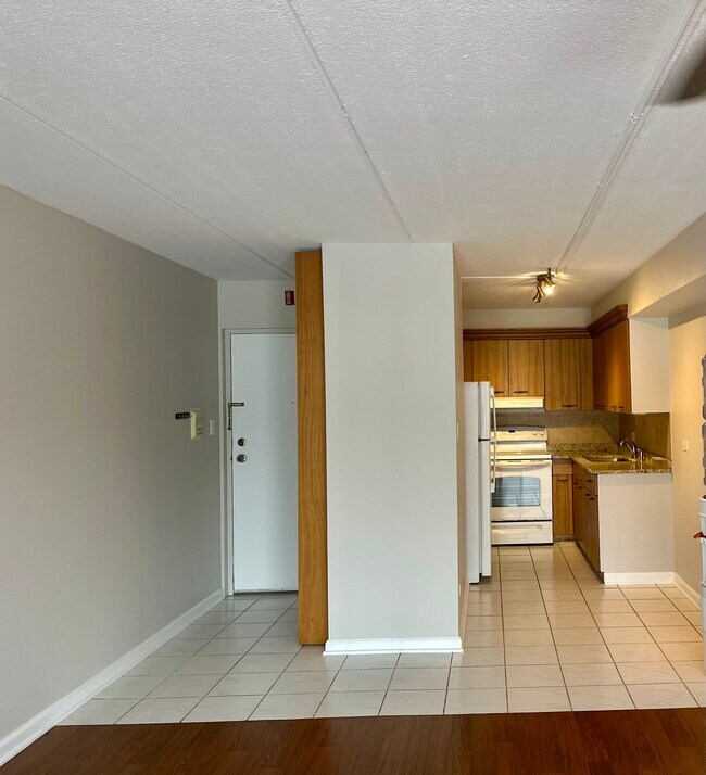 Building Photo - 5125 Blodgett Ave