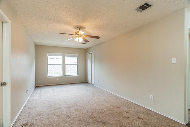 Building Photo - 813 Kettering Dr
