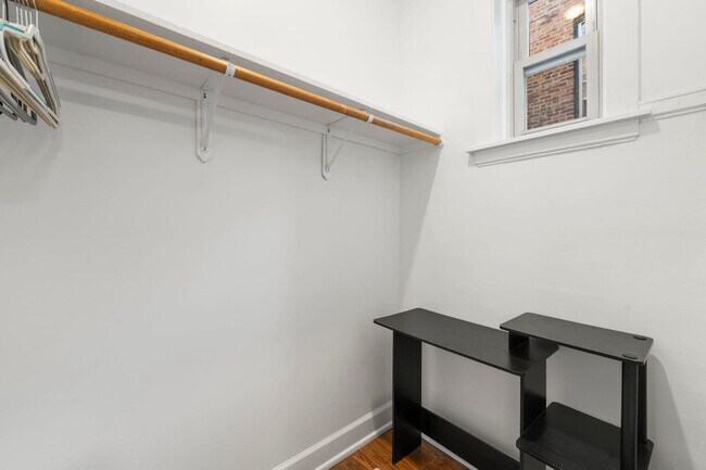 Building Photo - 6229 N Wayne Ave