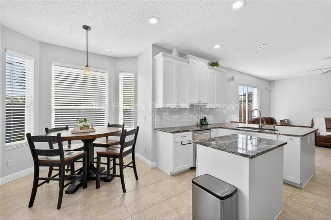 Building Photo - 1400 Holly Glen Run