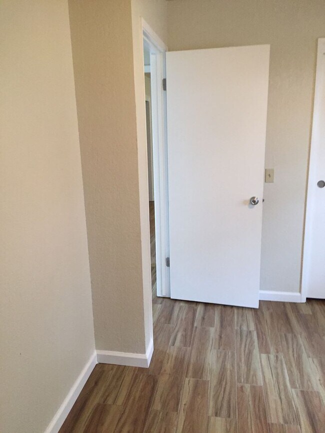 Building Photo - 407/409E. Alexander