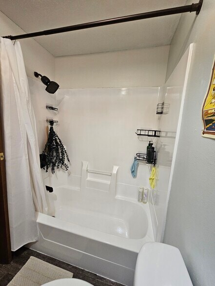 Bath Tub - 332 E Main St