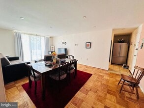 Building Photo - 3245 Rio Dr