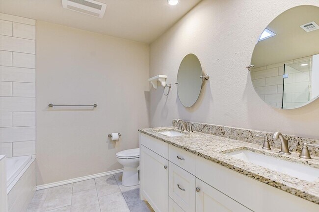 Building Photo - 8405 Cima Serena Ct