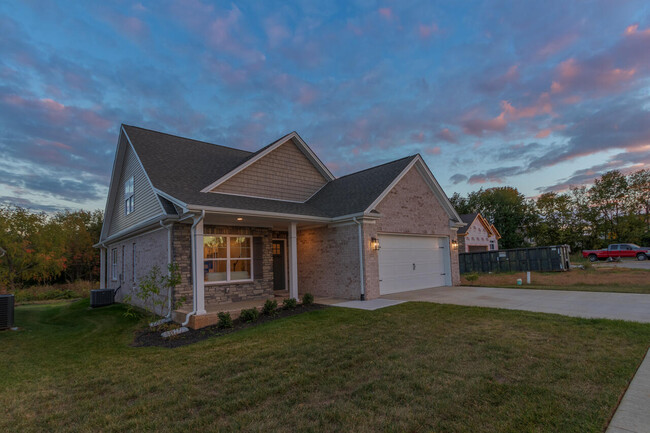 Building Photo - 124 White Pine Ct