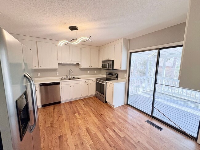 Building Photo - 101 Knight Cir