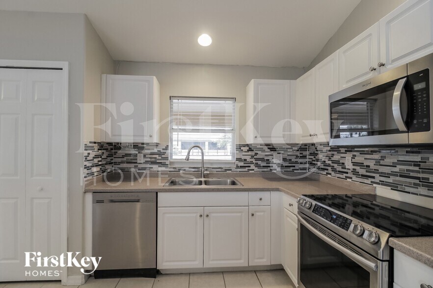 Building Photo - 3114 35th St SW