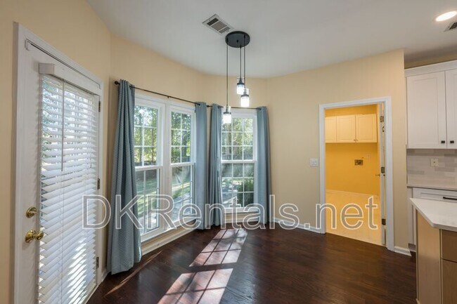 Building Photo - 2433 Gablewood Dr NE