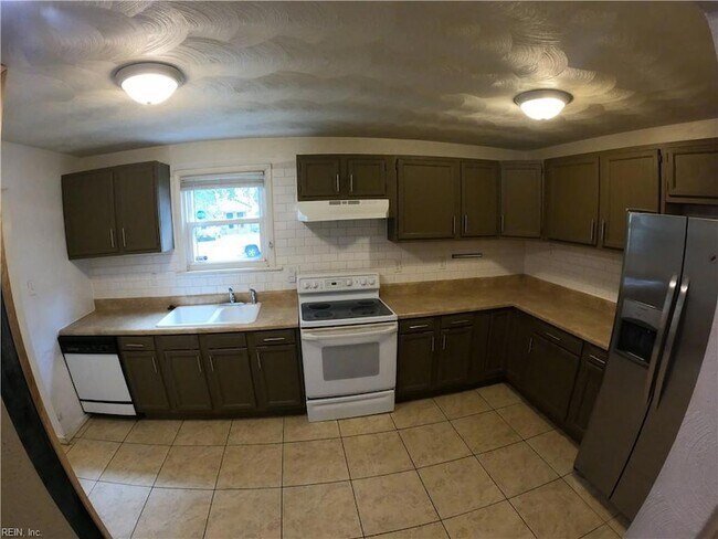 Building Photo - 4000 Elkhorn Ave