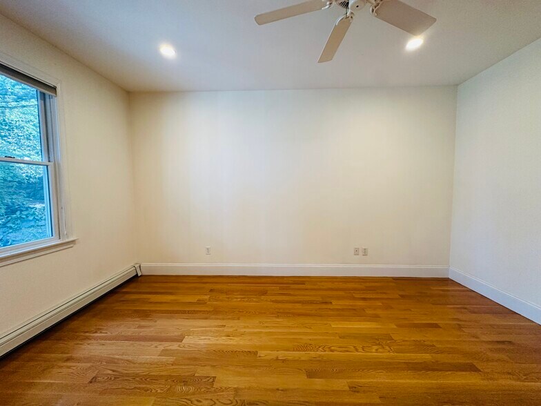 Building Photo - 10 Selkirk Rd