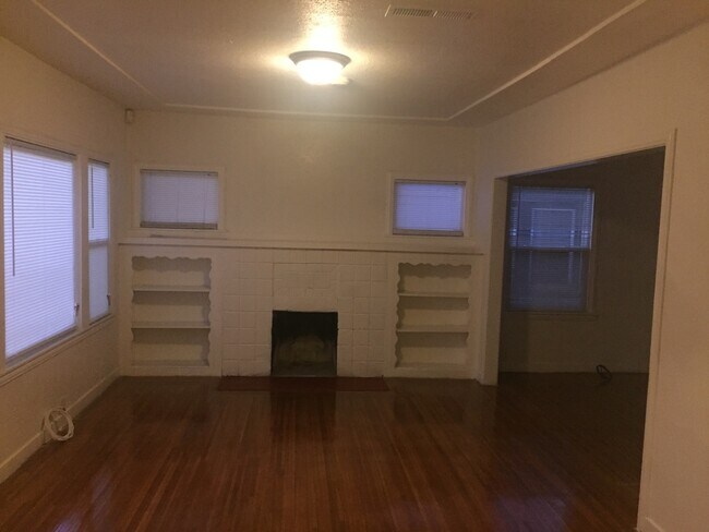 Building Photo - 5440 Trask St