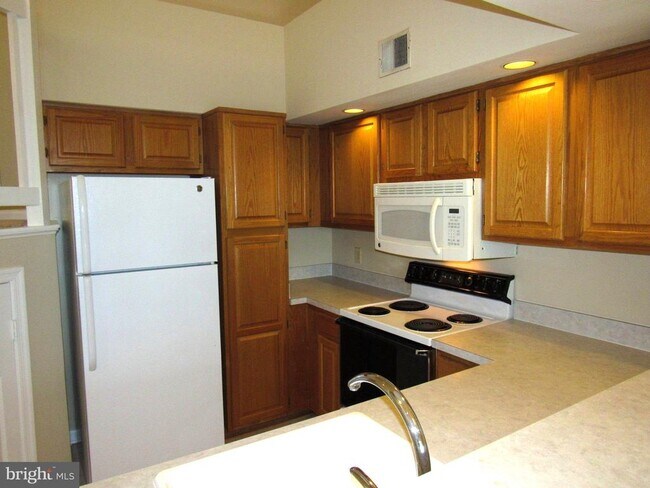 Building Photo - 6944 Ellingham Cir