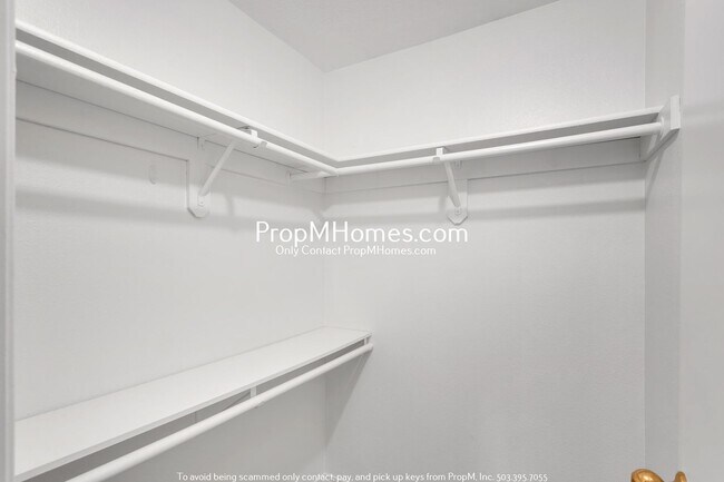 Building Photo - Three Bedroom Aloha Home with Park-Like Backyard!