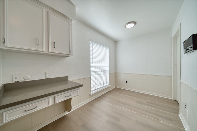 Building Photo - 7838 Vickijohn Dr