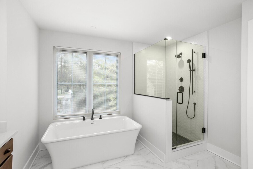 Building Photo - 337 Gatewood Ave