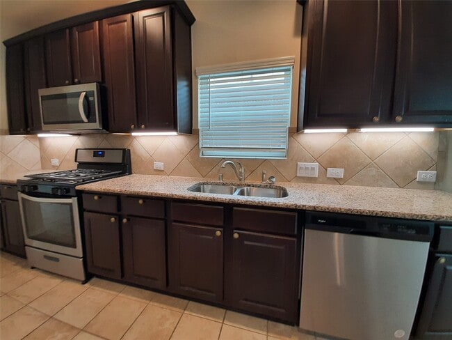 Building Photo - 22830 Highland Bluff Ln