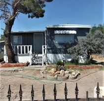 Front - 208 Mohawk Dr