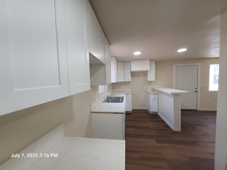 Building Photo - 1221 W 152nd St