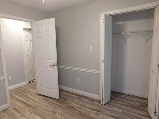 Building Photo - 305 Gibbs Rd