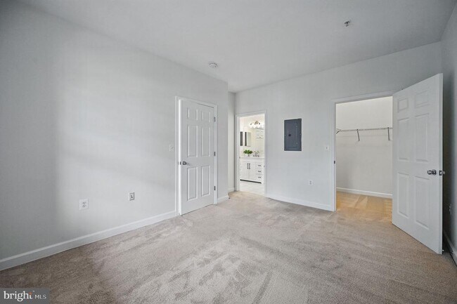 Building Photo - 42496 Mayflower Terrace